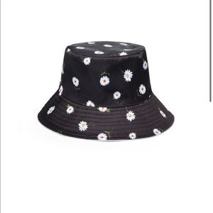 Reversible bucket hat